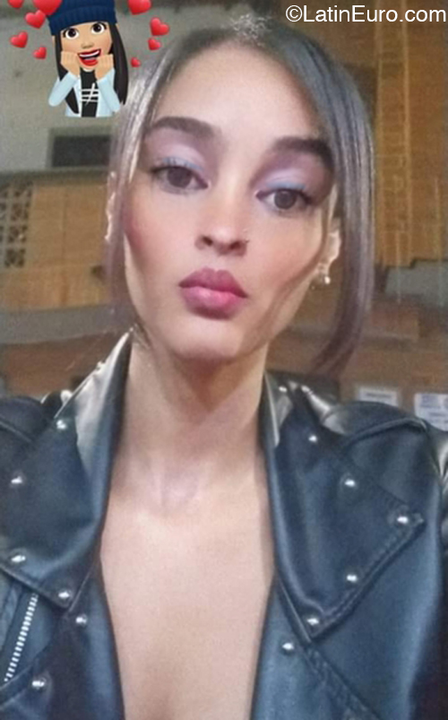 Date this exotic Colombia girl Kiki from Medellin CO32176