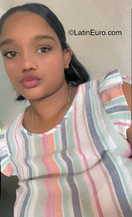 Date this lovely Dominican Republic girl Veronica from Santo Domingo Este DO43595