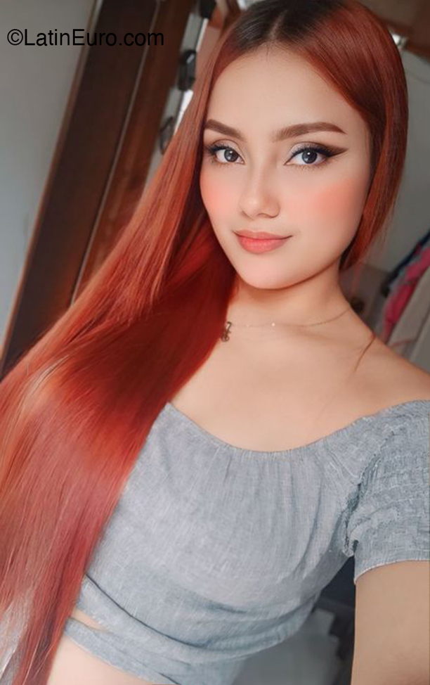 Date this sultry Colombia girl Yerli from Bogota CO32326