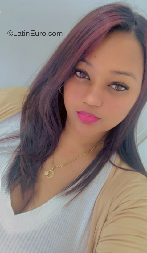 Date this nice looking Dominican Republic girl Scarlen from Santo Domingo DO46059