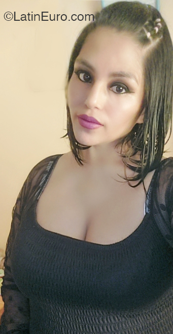 Date this lovely Peru girl Maricruz from Arequipa PE2046