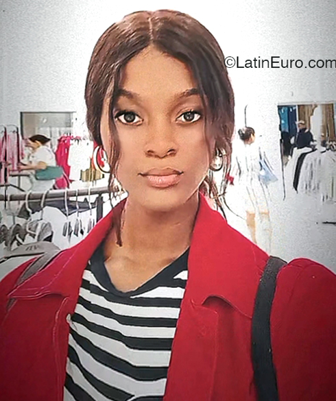 Date this athletic Dominican Republic girl Kitty from Santo Domingo DO46394