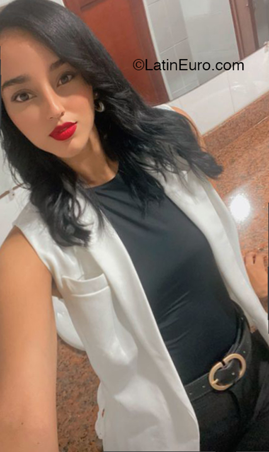 Date this attractive Dominican Republic girl Yanibel from Santo Domingo DO46545