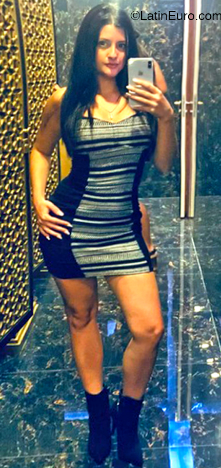 Date this young Argentina girl Agatha8 from Buenos Aires AR943