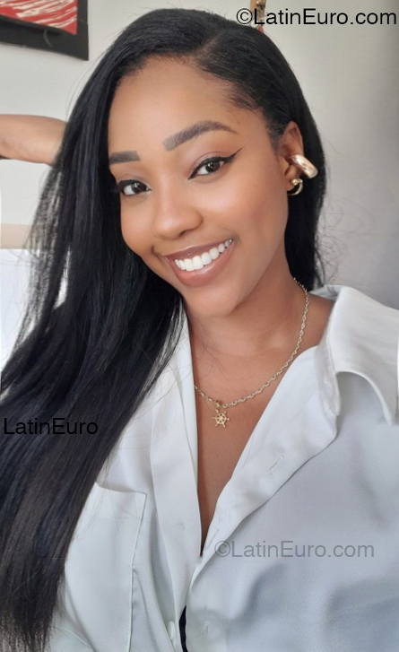 Date this attractive Colombia girl Vivian from Turbo CO32938