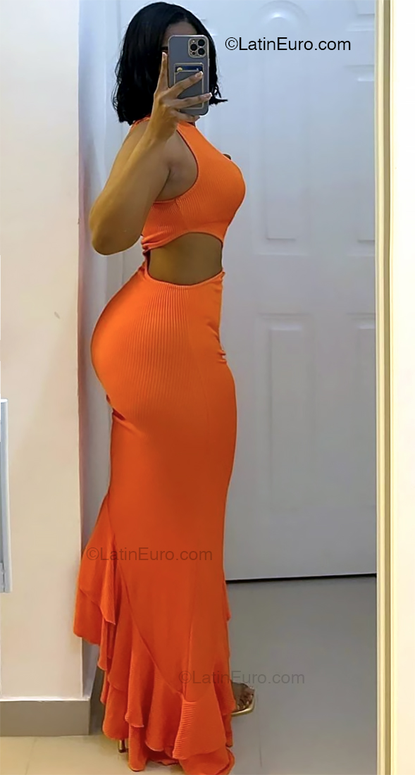 Date this pretty Dominican Republic girl Yenifer from Santo Domingo DO53410