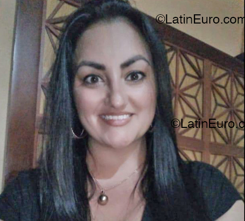 Date this hot Costa Rica girl Yesenia from Alajuela CR553