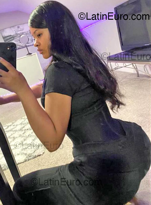 Date this pretty Dominican Republic girl Valery from Bajos De Haina DO54462