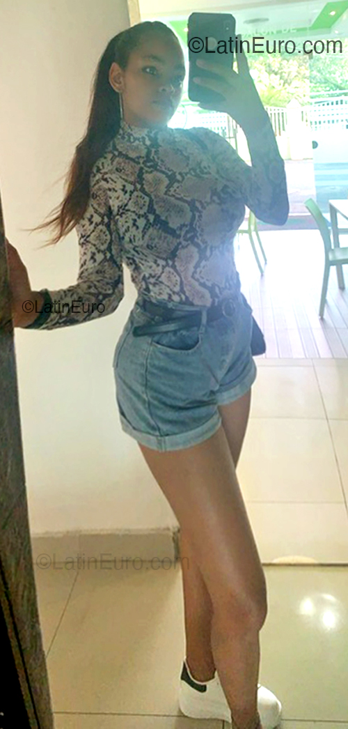 Date this voluptuous Dominican Republic girl Marian from El Seibo DO54513