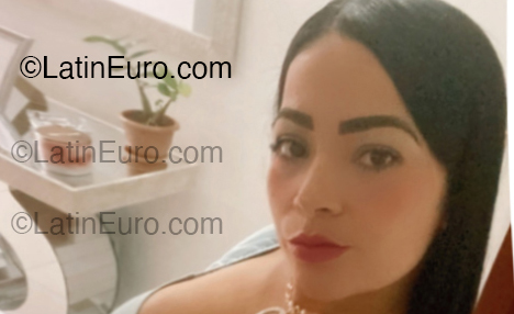 Date this sensual Venezuela girl Angie from Caracas VE5204