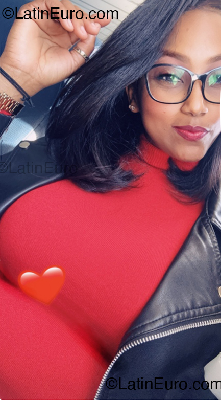 Date this beautiful Italy girl Rosaly from Ischia IT434