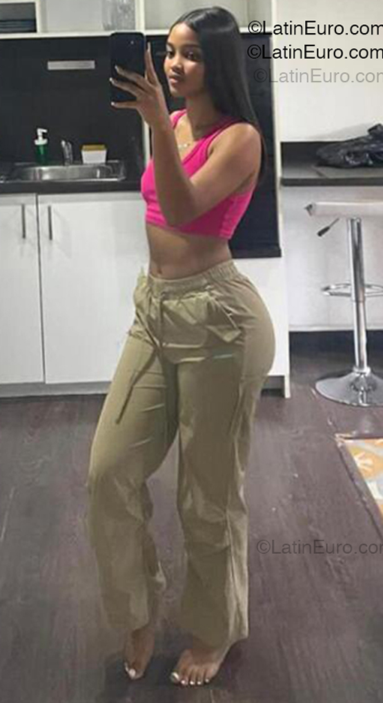 Date this foxy Dominican Republic girl Greisha from Dajabon DO54642