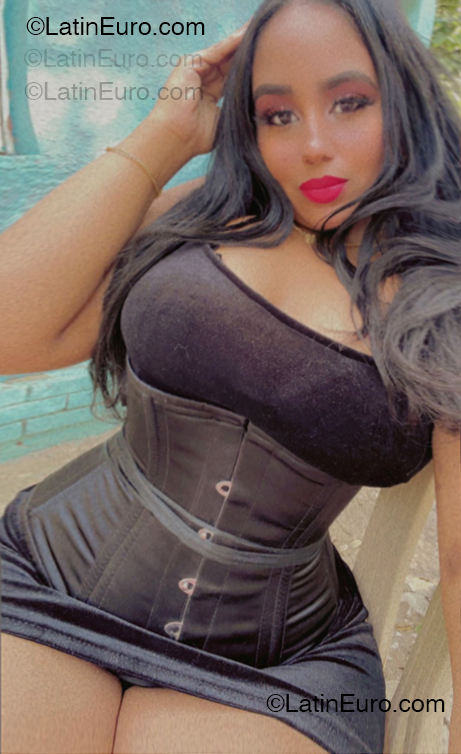 Date this delightful Dominican Republic girl Estrella from Estrella DO54938