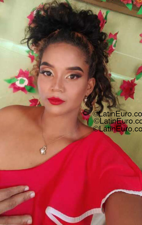 Date this beautiful Colombia girl Aranza from Caratagena CO33323