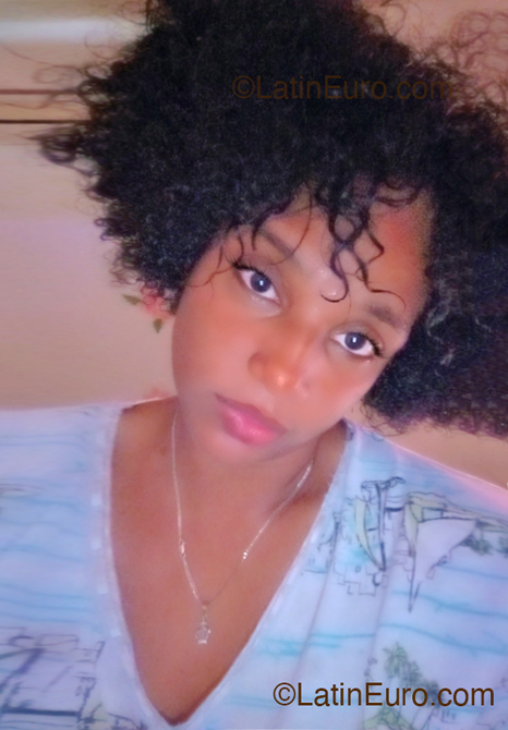 Date this funny Aruba girl Yokasta from Orangestad AW45