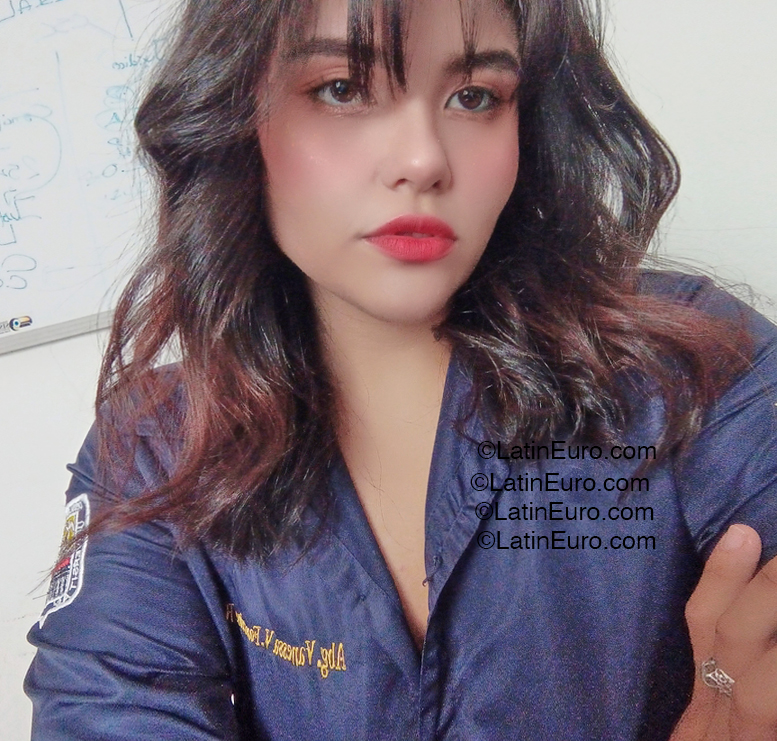 Date this exotic Venezuela girl Victoria from Valencia VE5291