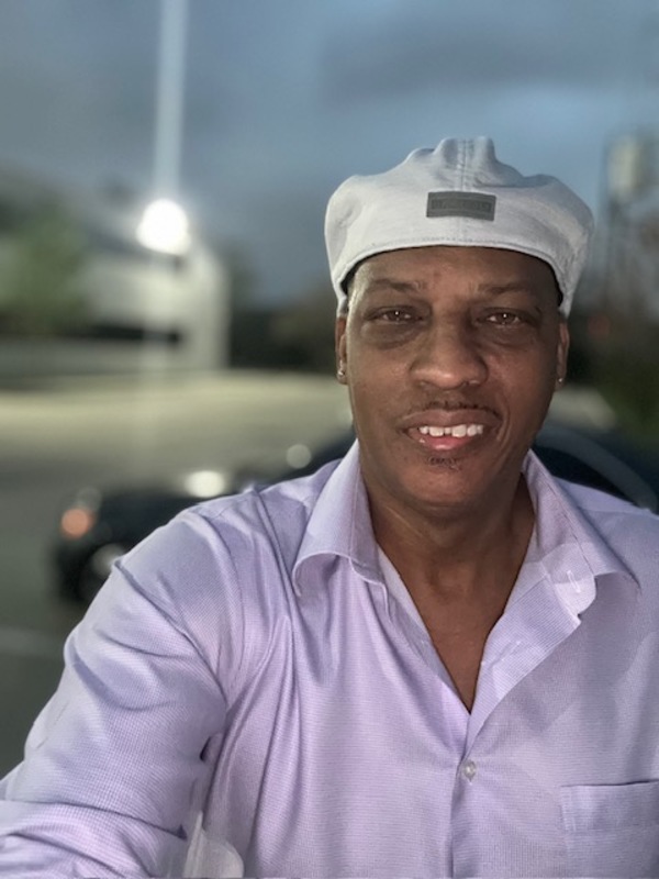 Date this happy United States man Gregory from Houston US25040