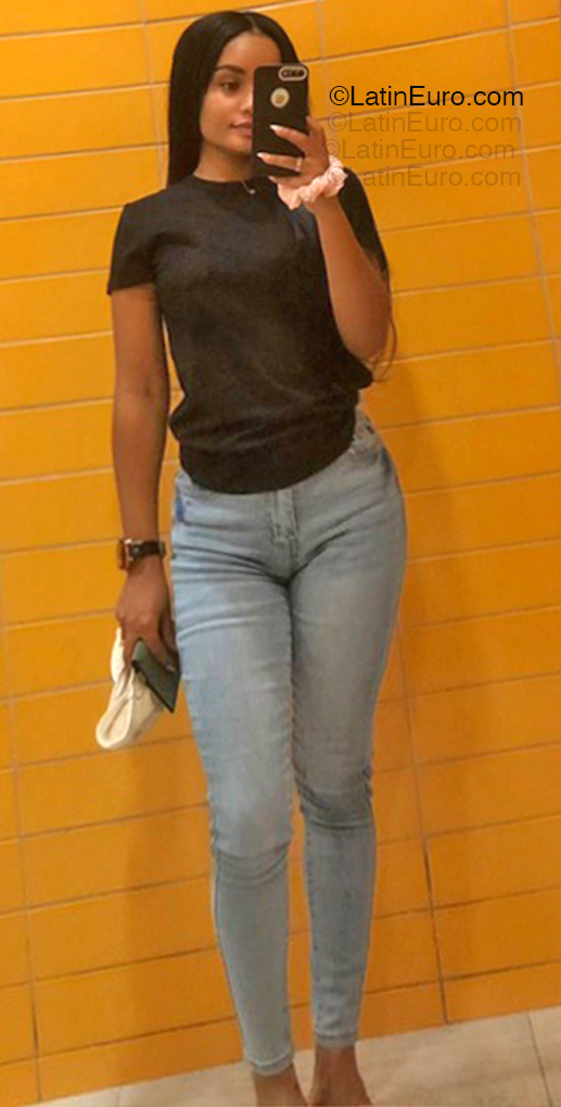 Date this beautiful Dominican Republic girl Lea from Santo Domingo DO55045