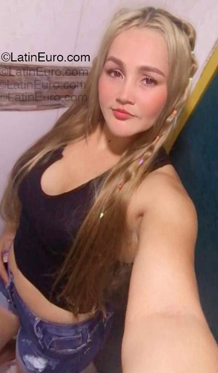 Date this happy Colombia girl Cristina from Medellin CO33348