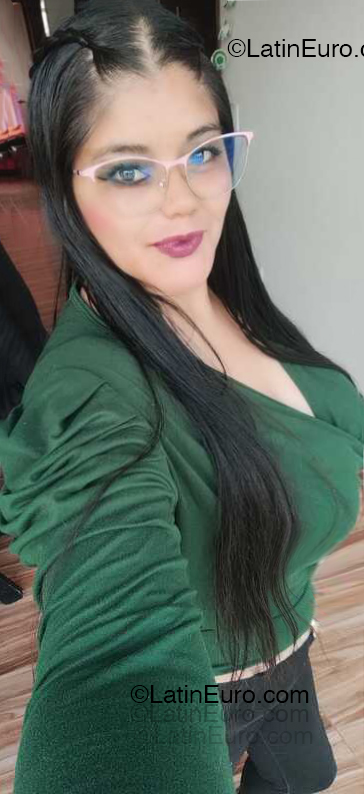 Date this hot Colombia girl Xiomara from Zipaquira CO33399