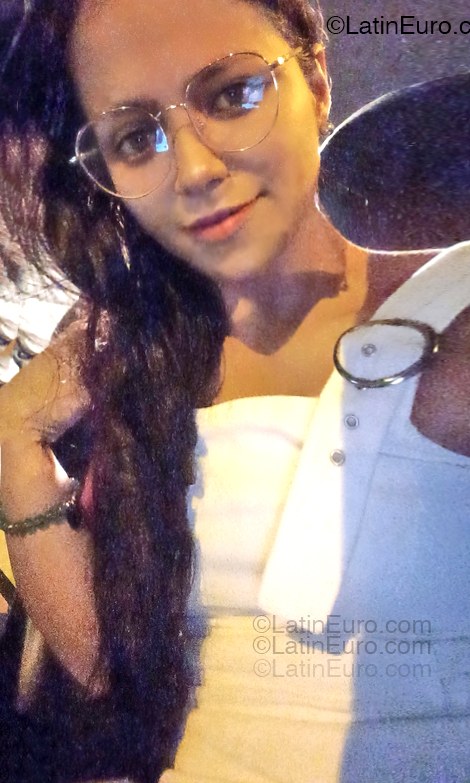 Date this voluptuous Peru girl Daniie from Lima PE2149