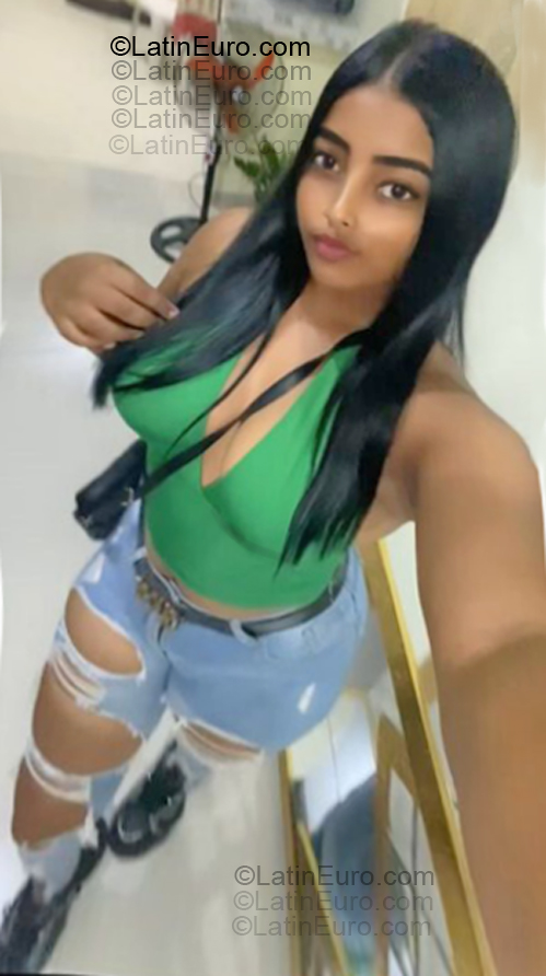 Date this pretty Dominican Republic girl Angie from La Romana DO55345