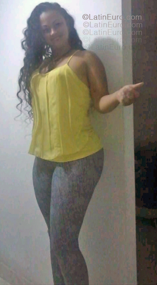Date this hard body Colombia girl Patricia from Cali CO33470