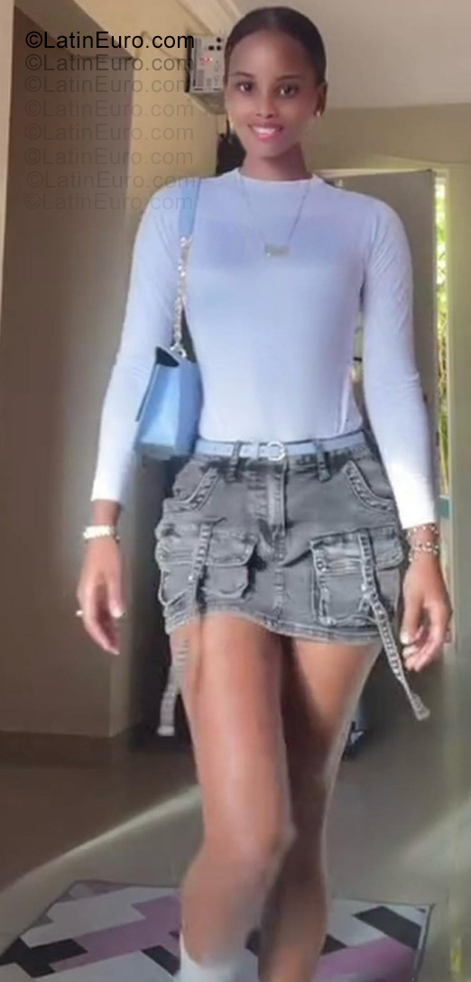 Date this tall Dominican Republic girl Mayelin from Santo Domingo DO55424