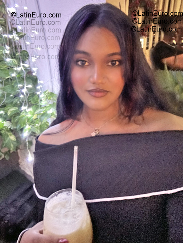 Date this pretty Dominican Republic girl Ronie from Santo Domingo DO55504