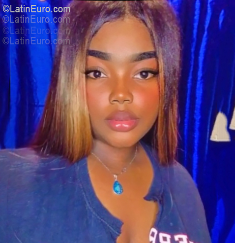 Date this sensual Dominican Republic girl Francelis from Santo Domingo DO55509