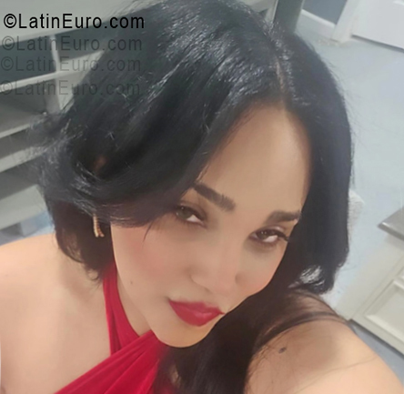 Date this sultry United States girl Jiselina from Detroit US25208