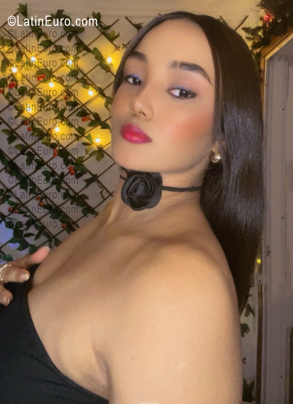 Date this pretty Dominican Republic girl Rosely from Santo Domingo DO55598