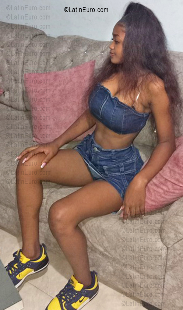 Date this beautiful Colombia girl Thalia from Medellin CO33533