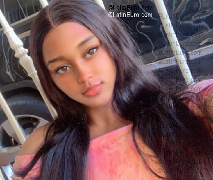 Date this beautiful Dominican Republic girl Awii from Santiago DO55639