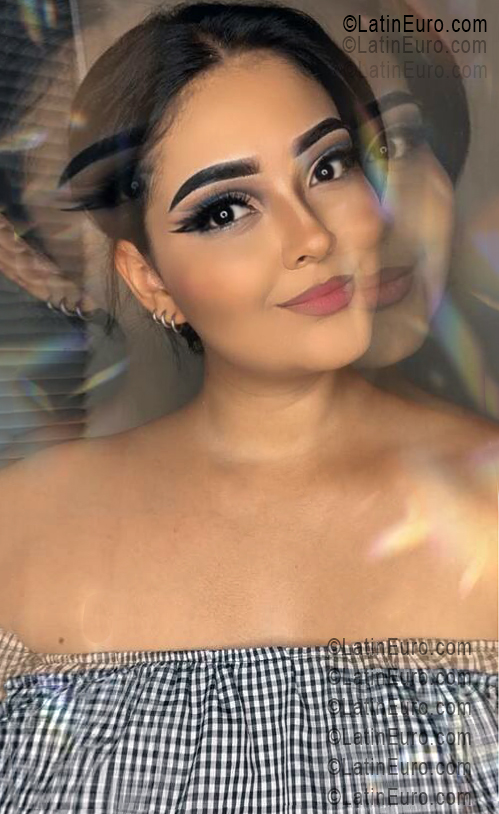 Date this delightful Colombia girl Leidy from Cali CO33537