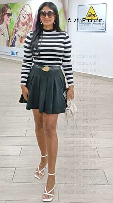 Date this pretty Dominican Republic girl Linda from Santo Domingo DO55787