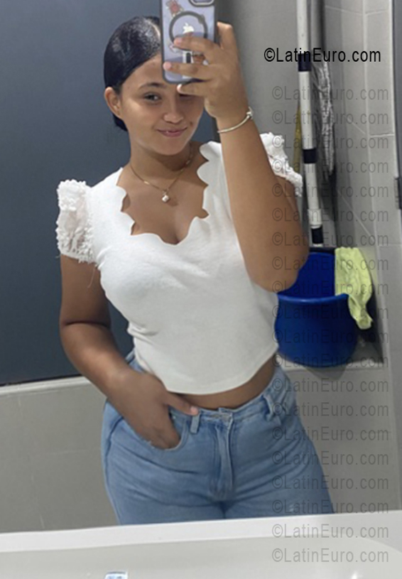 Date this voluptuous Dominican Republic girl Rosee from Nagua DO55792