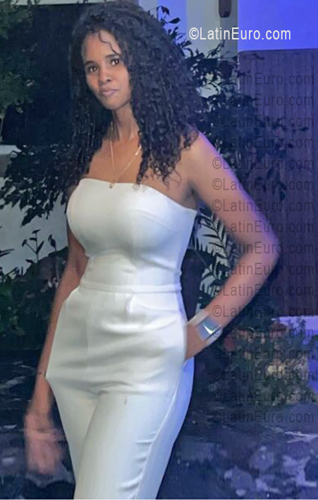 Date this athletic Dominican Republic girl Rosanna from San Rafael Del Yuma DO55800