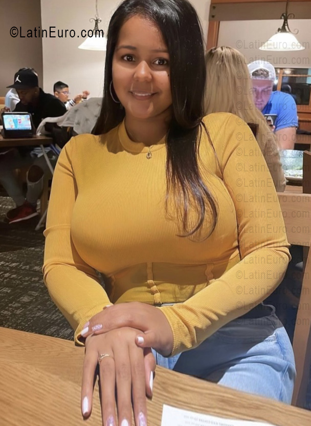 Date this charming United States girl Lisbet from New York US25270