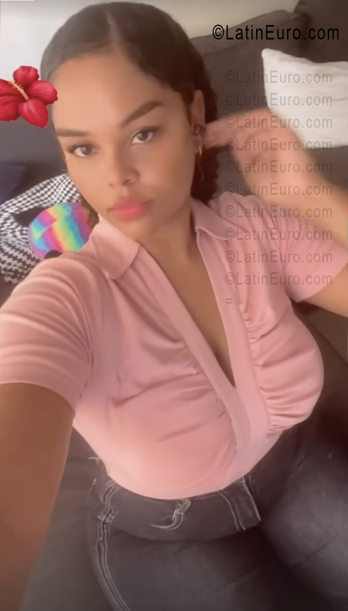 Date this hard body Dominican Republic girl Yvette from Santo Domingo DO55856