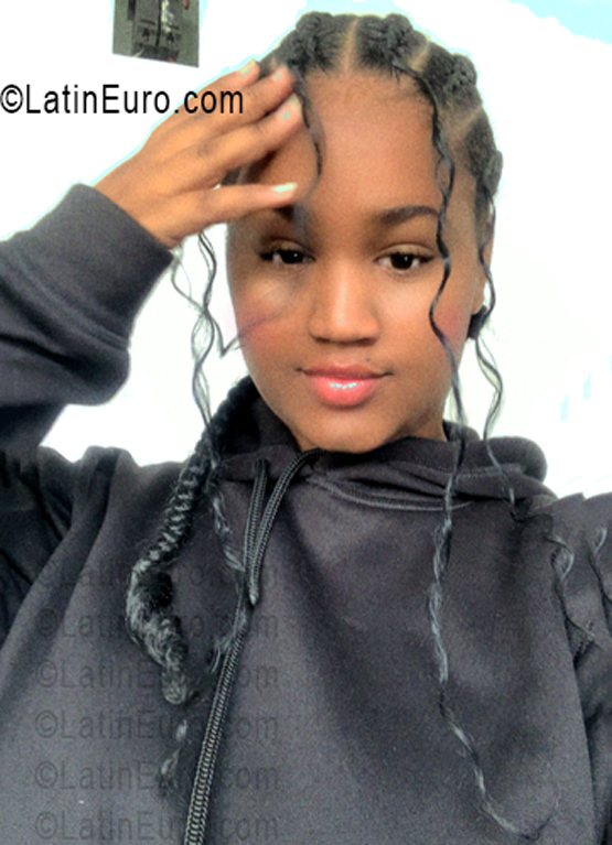 Date this voluptuous Dominican Republic girl Hillarys from Moca DO55887