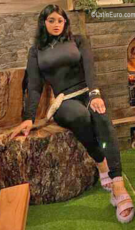 Date this sultry Dominican Republic girl Daniela from Santo Domingo DO55901