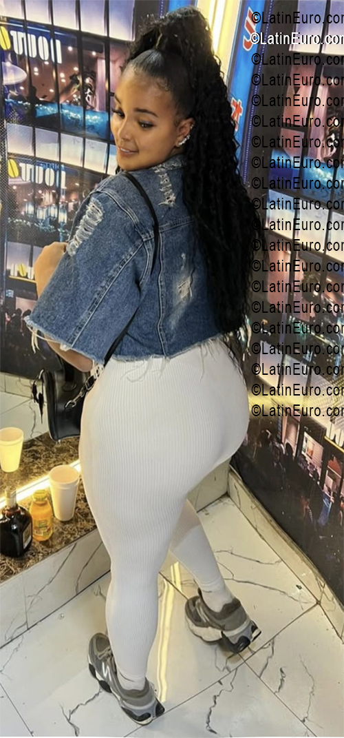 Date this good-looking Dominican Republic girl Darela from Santo Domingo DO55905