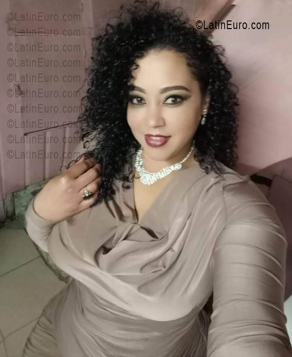 Date this sultry Dominican Republic girl Layosie from Santo Domingo DO55923