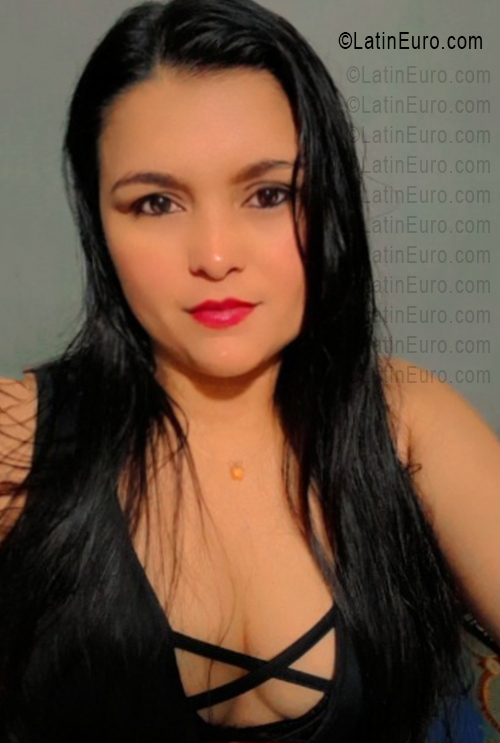 Date this foxy Colombia girl Nazareth from Medellin CO33594