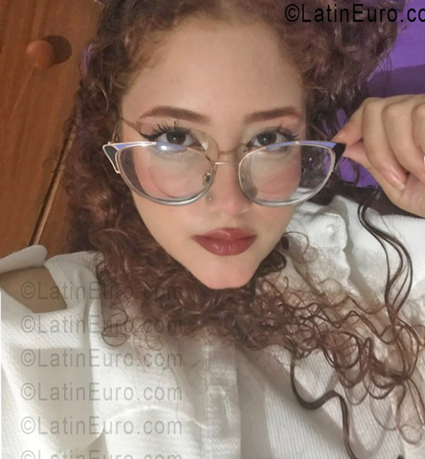 Date this hot Colombia girl Valentina from Cartagena CO33595