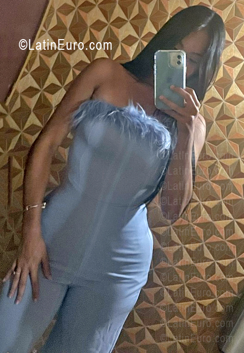 Date this gorgeous Dominican Republic girl Frankelia from Santo Domingo DO55964