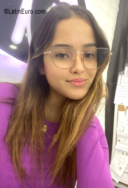 Date this funny Venezuela girl Arianna from Zulia VE5413