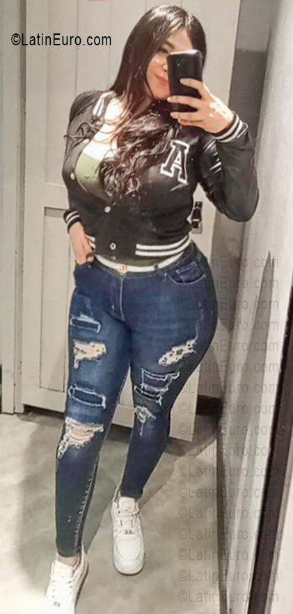 Date this tall Venezuela girl Sthefania from Valencia VE5427