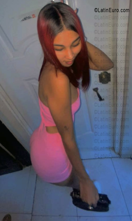 Date this stunning Dominican Republic girl Letizia from Santo Domingo DO56172